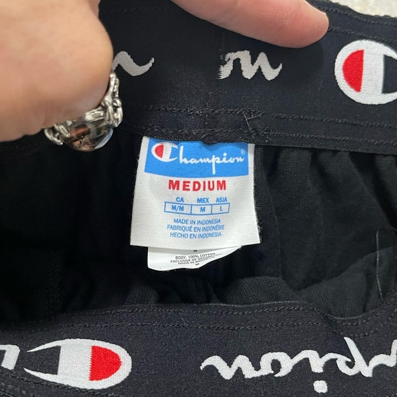 NWT Men’s Size Medium Champion Drawstring Striped Logo Print Jersey Shorts Black - Picture 11 of 12